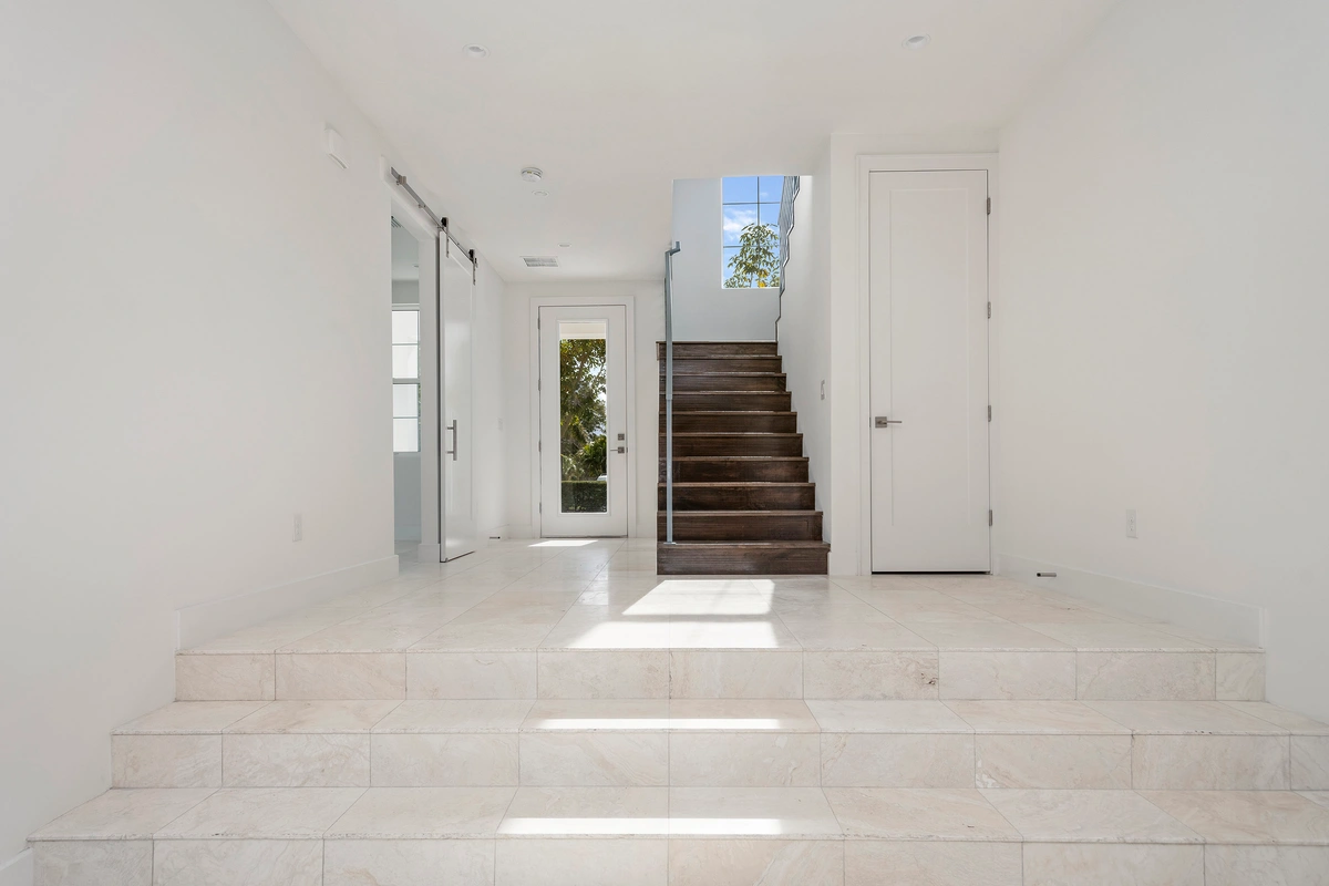 15-staircase_37_MTBH_1108OakStNE_009