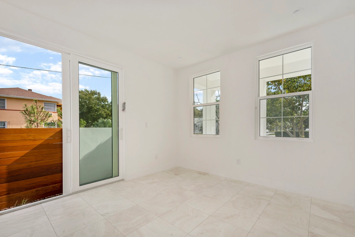 21-balcony_40_MTBH_1108OakStNE_010