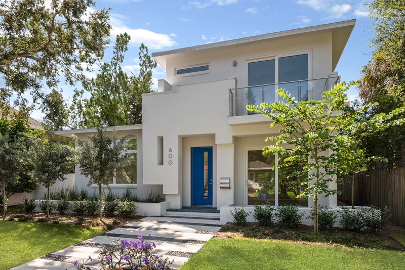 Modern Urban Estate by Crescent Lake