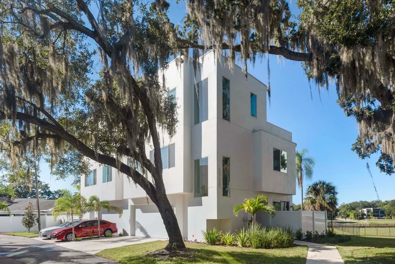Contemporary Townhome with Rooftop Deck near Tampa’s Riverwalk
