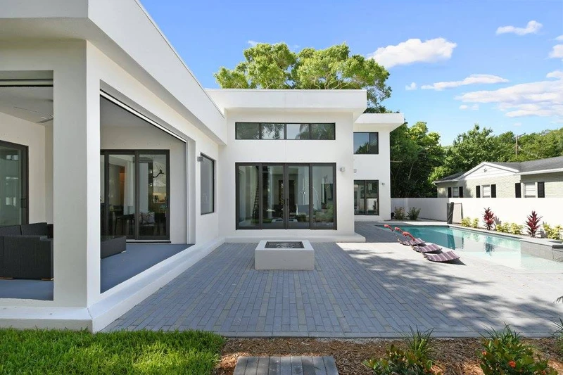 Bayshore Beautiful Contemporary with Six Bedrooms