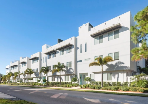 Luxury Townhome with Rooftop Oasis in South Tampa