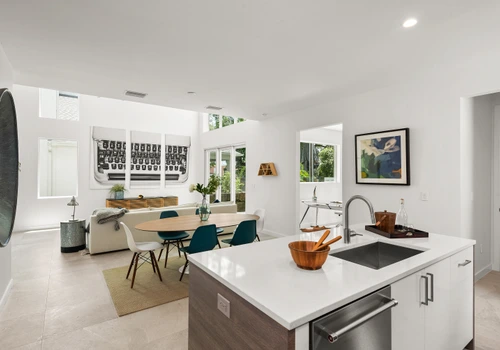 Modern Hyde Park Residence with Contemporary Design